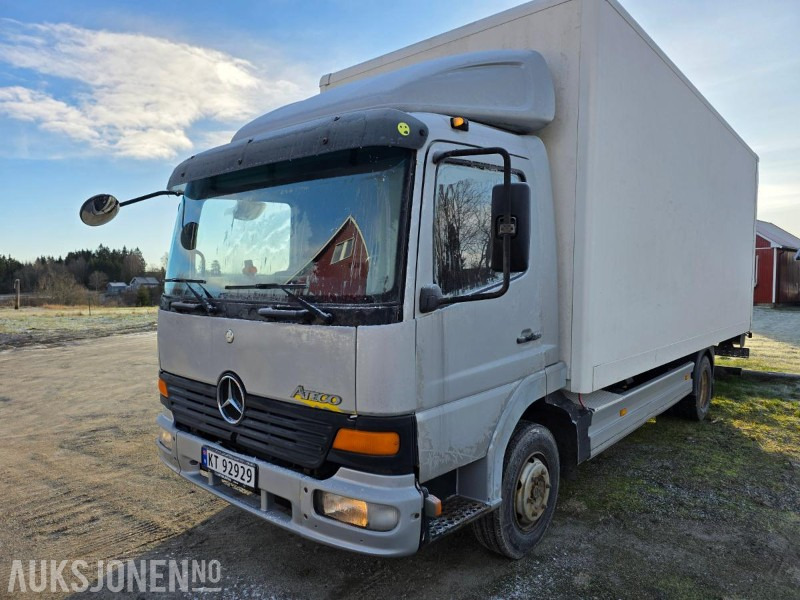 2001 Mercedes-Benz 817L/42 ATEGO SKAPBIL 36m³ MED LASTELEM - Box truck: picture 1 2001 Mercedes-Benz 817L/42 ATEGO SKAPBIL 36m³ MED LASTELEM - Box truck: picture 1
