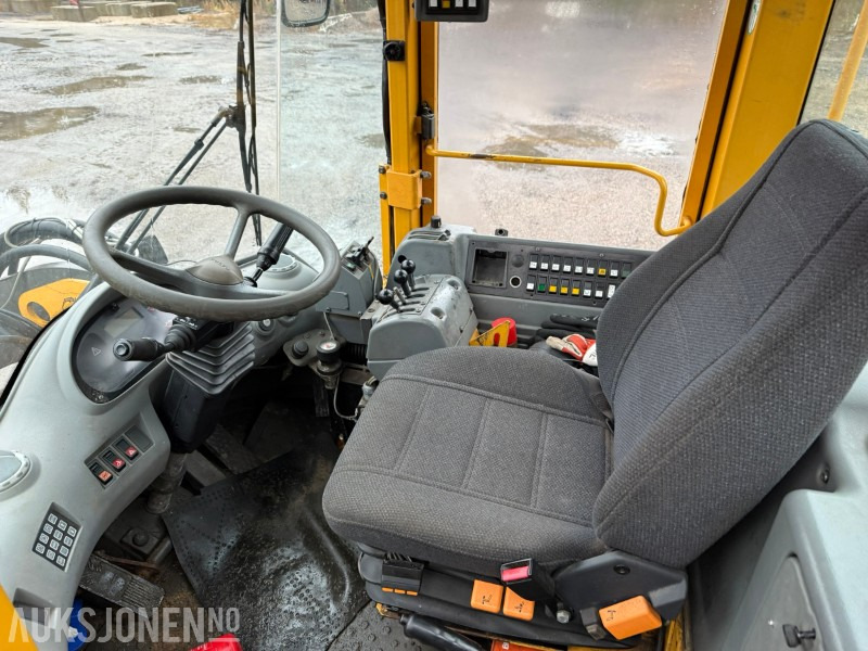 Wheel loader 2002 Volvo L70D Hjullaster – Hydraulisk HK-feste – 3 og 4. funksjon: picture 44 Wheel loader 2002 Volvo L70D Hjullaster – Hydraulisk HK-feste – 3 og 4. funksjon: picture 44