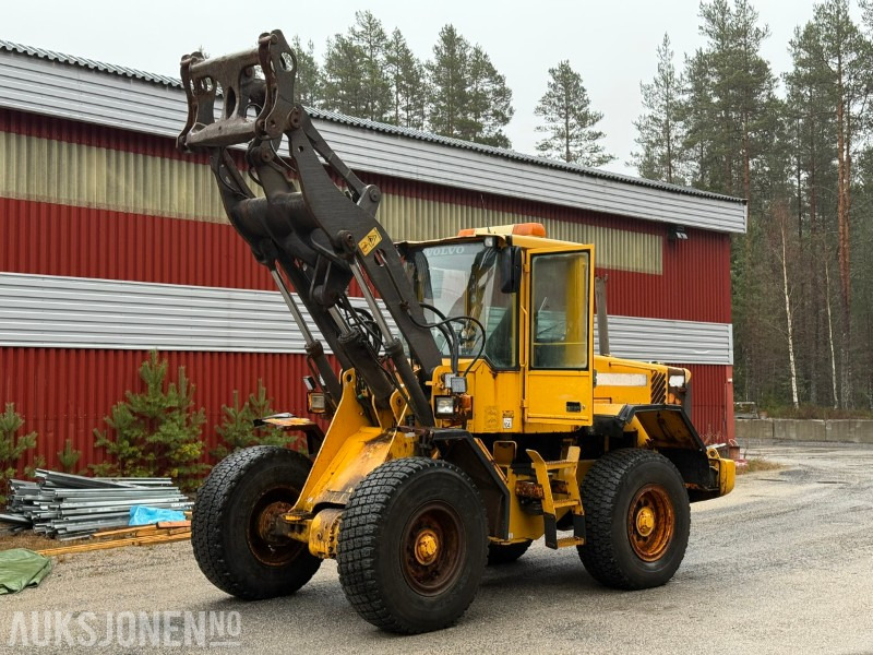 Wheel loader 2002 Volvo L70D Hjullaster – Hydraulisk HK-feste – 3 og 4. funksjon: picture 10 Wheel loader 2002 Volvo L70D Hjullaster – Hydraulisk HK-feste – 3 og 4. funksjon: picture 10