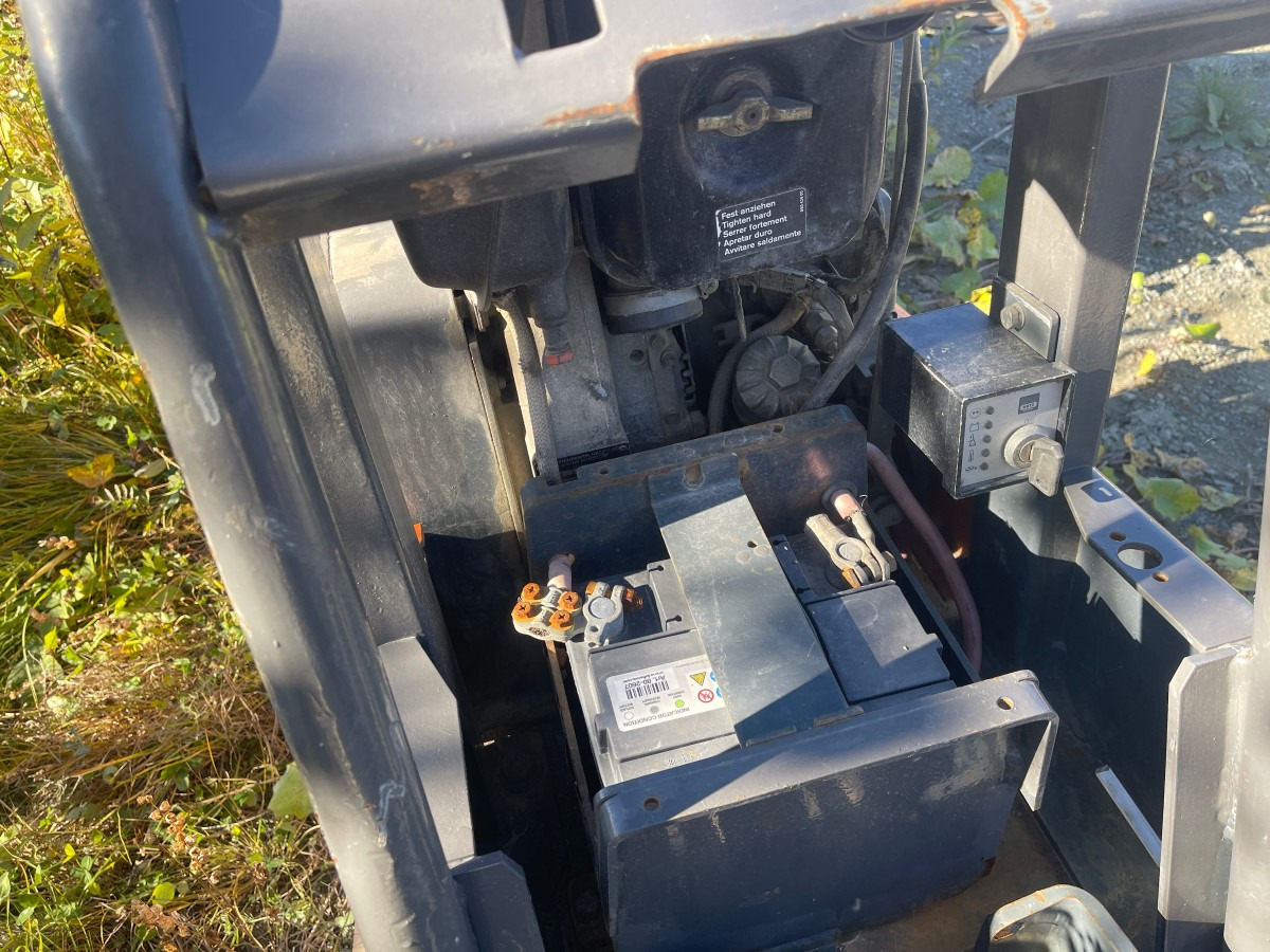 2005 Supra vibroplate - Hoppetusse med Hatz dieselmotor – Reversibel - Roller: picture 5 2005 Supra vibroplate - Hoppetusse med Hatz dieselmotor – Reversibel - Roller: picture 5