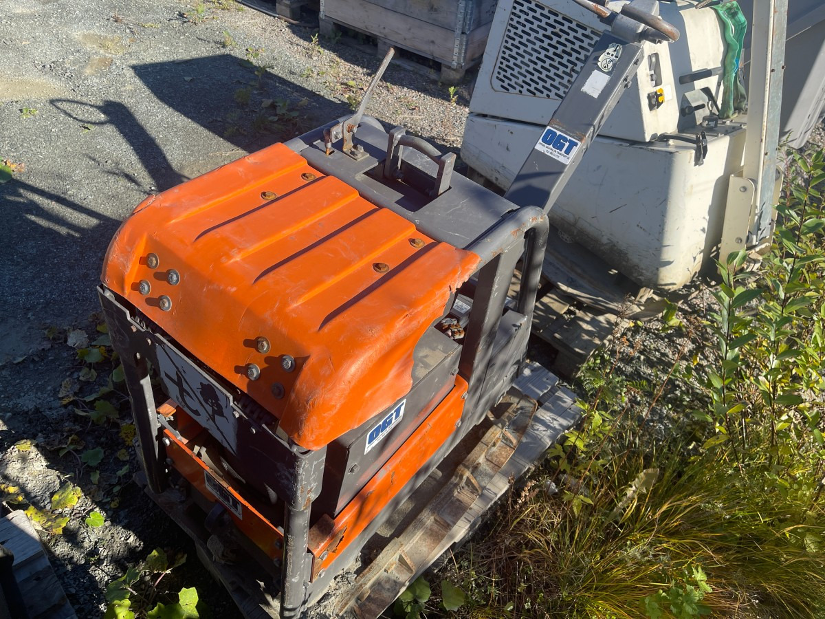 2005 Supra vibroplate - Hoppetusse med Hatz dieselmotor – Reversibel - Roller: picture 3 2005 Supra vibroplate - Hoppetusse med Hatz dieselmotor – Reversibel - Roller: picture 3