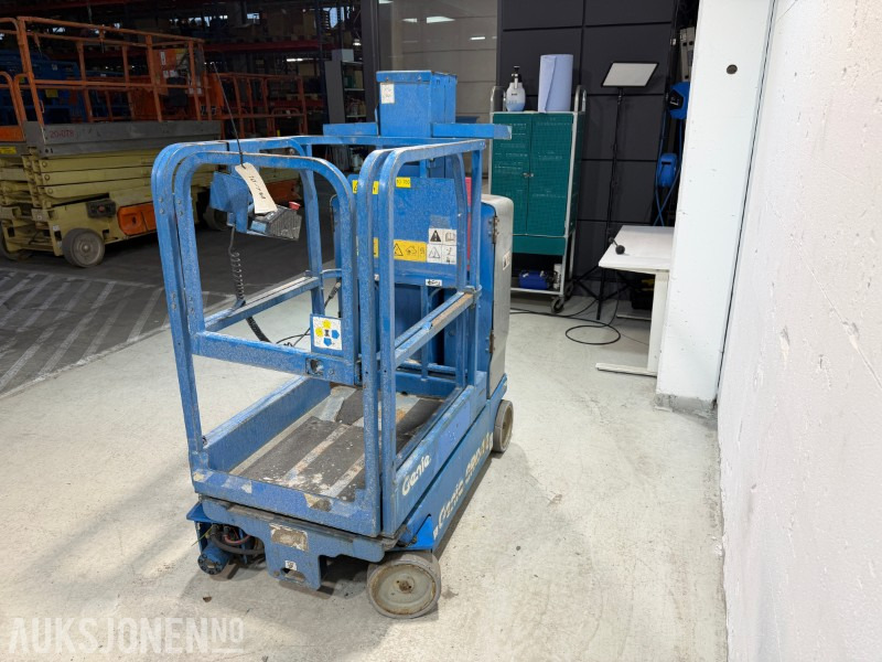 2011 Genie GRC-12 Mastelift 5,66 m – 389 timer - Aerial platform: picture 5 2011 Genie GRC-12 Mastelift 5,66 m – 389 timer - Aerial platform: picture 5