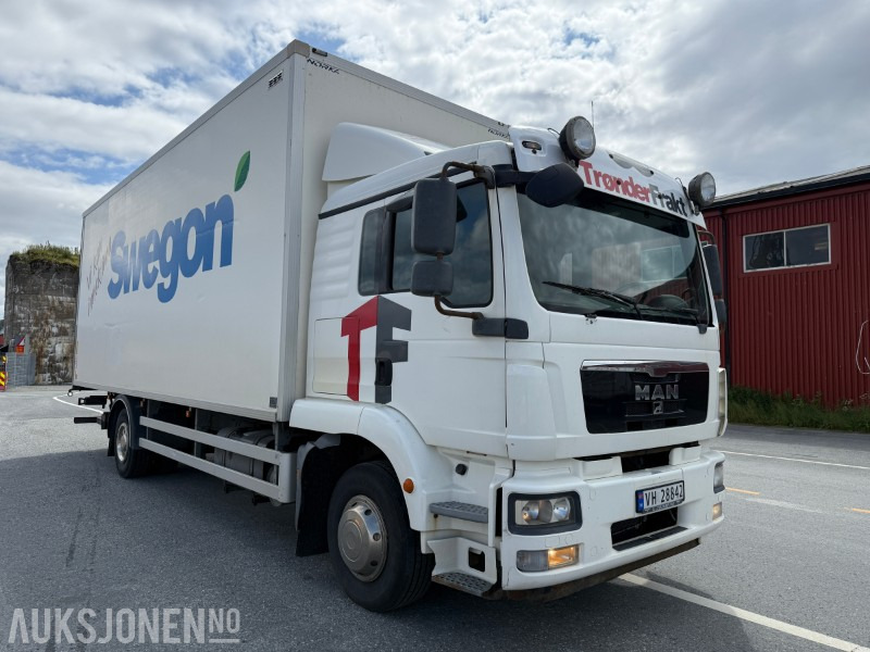 2011 MAN TGM 15.290 4X2 skapbil - Full sideåpning - Zepro bakløft - Box truck: picture 3 2011 MAN TGM 15.290 4X2 skapbil - Full sideåpning - Zepro bakløft - Box truck: picture 3