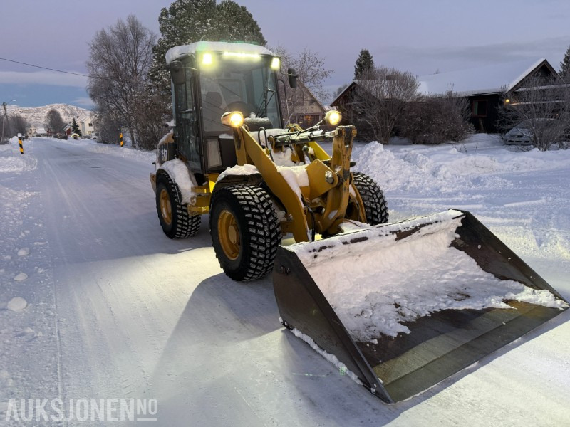 2012 Cat 907H2 - Planeringsskuffe - Pallegaffler - 3646T - Wheel loader: picture 3 2012 Cat 907H2 - Planeringsskuffe - Pallegaffler - 3646T - Wheel loader: picture 3