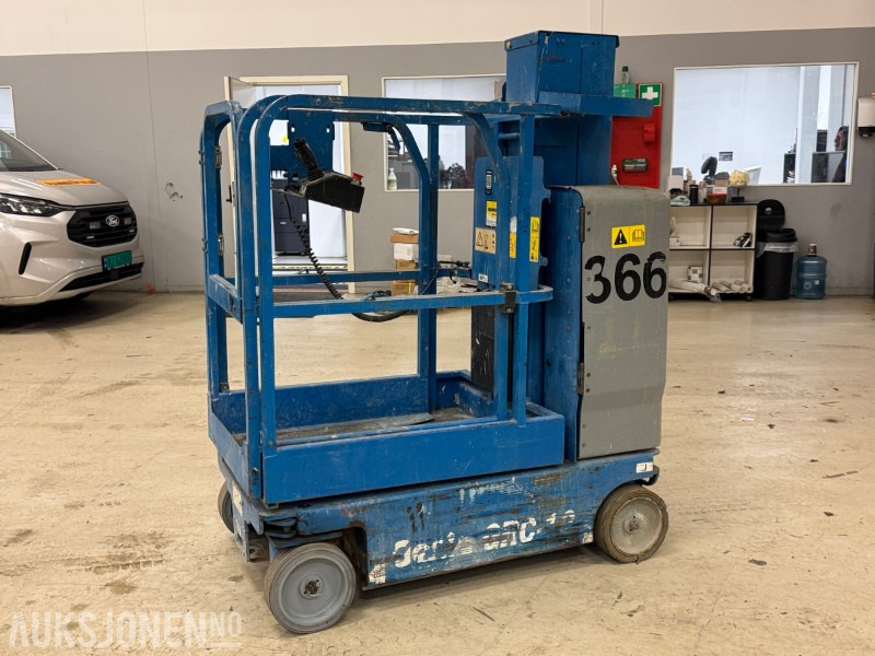 2013 Genie GRC12 mastelift - Aerial platform: picture 3 2013 Genie GRC12 mastelift - Aerial platform: picture 3