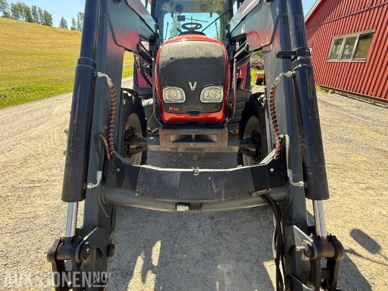 Farm tractor 2013 Valtra 8670 traktor - Fjærende fremaksel - Hyttefjæring - 2 seter: picture 15