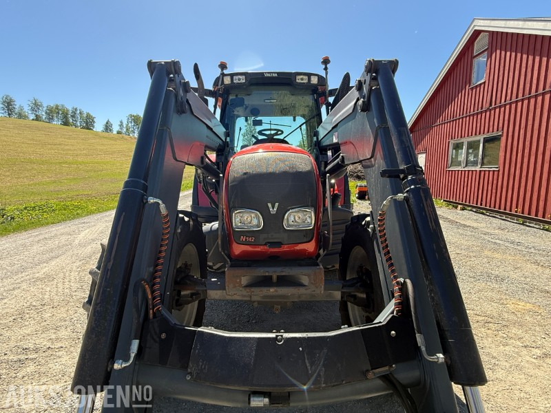 Farm tractor 2013 Valtra 8670 traktor - Fjærende fremaksel - Hyttefjæring - 2 seter: picture 16