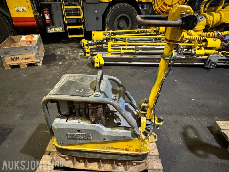 2013 Wacker Neuson DPU 5545 He vibroplate - Roller: picture 2 2013 Wacker Neuson DPU 5545 He vibroplate - Roller: picture 2