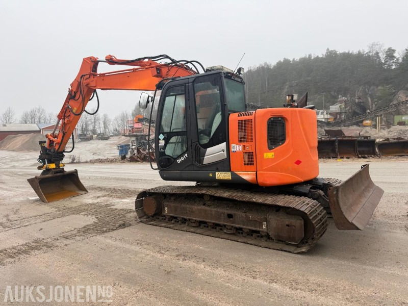 2014 Hitachi Zaxis 135us BELTEGRAVER ENGCON ROTOTILT SERVICEHISTORIKK SENTRALSMØRING 2 SKUFFER - Excavator: picture 5 2014 Hitachi Zaxis 135us BELTEGRAVER ENGCON ROTOTILT SERVICEHISTORIKK SENTRALSMØRING 2 SKUFFER - Excavator: picture 5