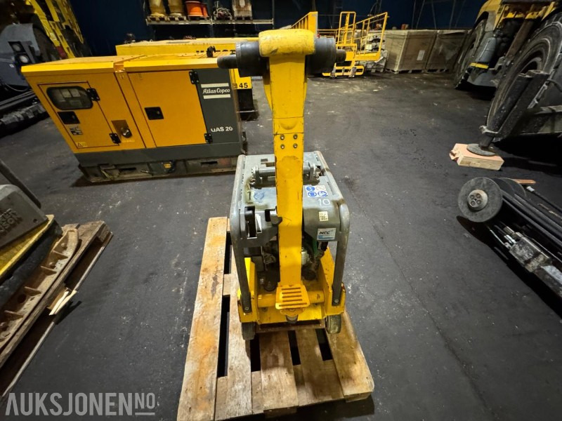 2014 Wacker Neuson DPU 3750 Hets vibroplate - Roller: picture 2 2014 Wacker Neuson DPU 3750 Hets vibroplate - Roller: picture 2