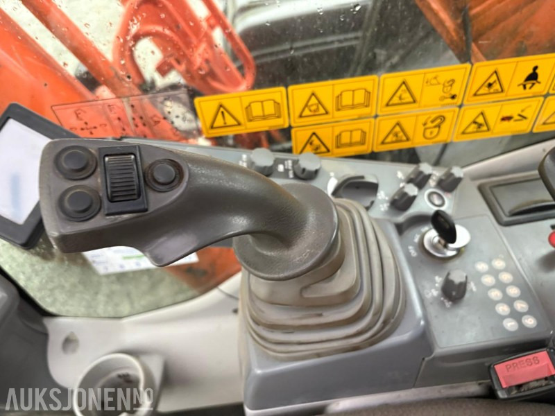 Excavator 2016 Hitachi ZX210LC-5B med Engcon tiltrotator, planeringsskuffe og Gjerstad graveskuff: picture 13