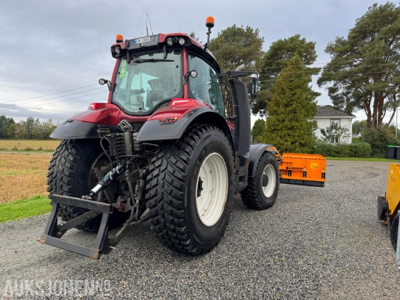 2016 Valtra T174E med Schmidt Tellefsdal U-LS 43.6 plog (2022), Valtra 76 frontlaster og betong lodd - Farm tractor: picture 5 2016 Valtra T174E med Schmidt Tellefsdal U-LS 43.6 plog (2022), Valtra 76 frontlaster og betong lodd - Farm tractor: picture 5