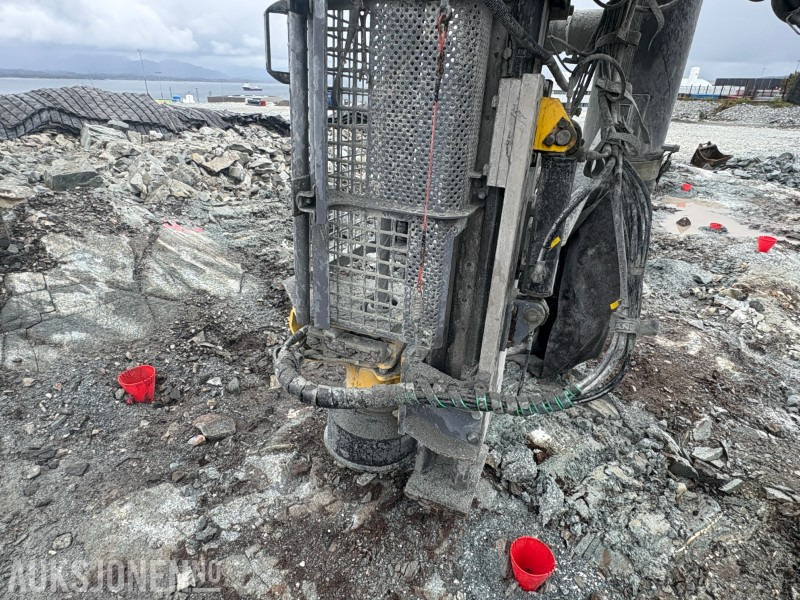 2017 Atlas Copco Flexiroc T30R-03 - 4 574 motortimer - 1 416 hammertimer - Drilling rig: picture 5 2017 Atlas Copco Flexiroc T30R-03 - 4 574 motortimer - 1 416 hammertimer - Drilling rig: picture 5