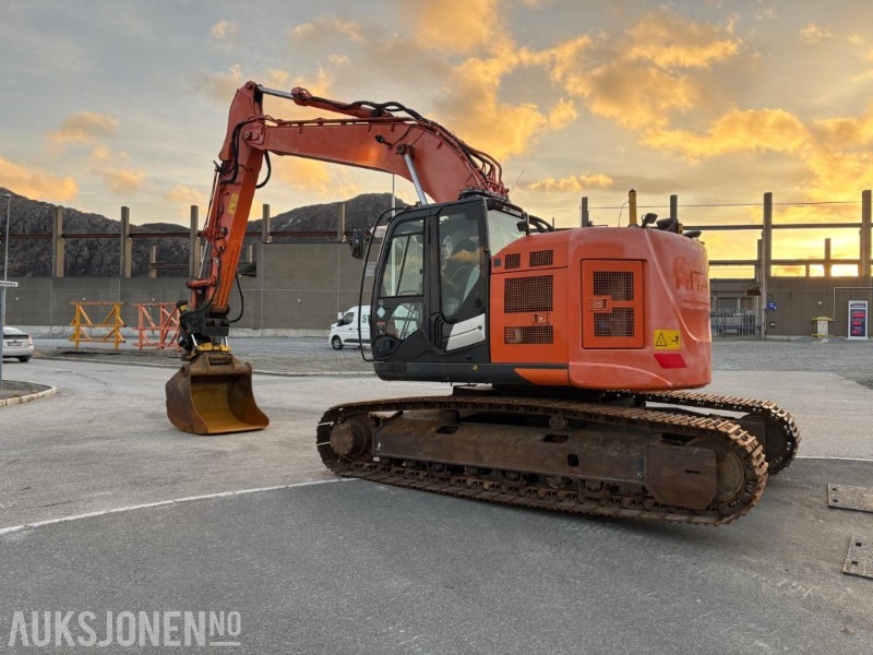 2018 Hitachi ZX225USLC-5 beltegraver m/ Engcon tiltrotator, S70 og GPS – 2018 - Excavator: picture 4 2018 Hitachi ZX225USLC-5 beltegraver m/ Engcon tiltrotator, S70 og GPS – 2018 - Excavator: picture 4
