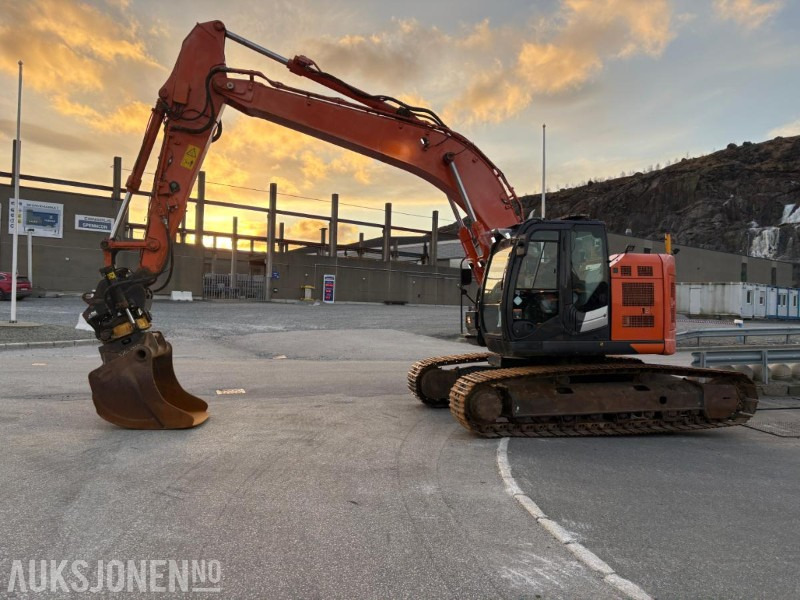 2018 Hitachi ZX225USLC-5 beltegraver m/ Engcon tiltrotator, S70 og GPS – 2018 - Excavator: picture 2 2018 Hitachi ZX225USLC-5 beltegraver m/ Engcon tiltrotator, S70 og GPS – 2018 - Excavator: picture 2