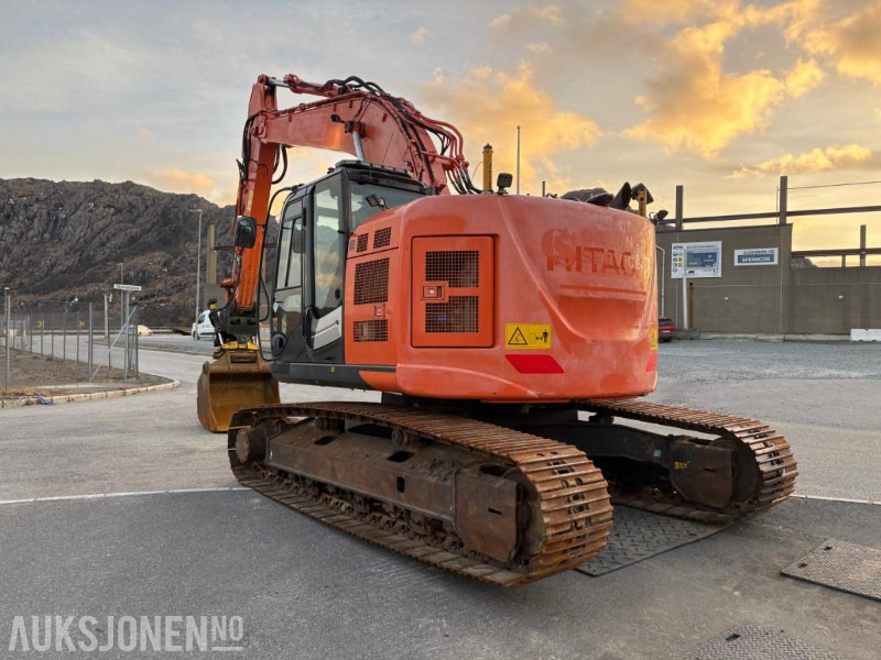 2018 Hitachi ZX225USLC-5 beltegraver m/ Engcon tiltrotator, S70 og GPS – 2018 - Excavator: picture 5 2018 Hitachi ZX225USLC-5 beltegraver m/ Engcon tiltrotator, S70 og GPS – 2018 - Excavator: picture 5