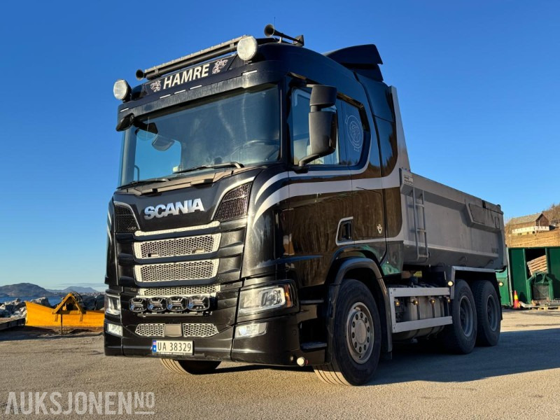 2019 Scania R580 - Tippbil - Maur dumperkasse - 6x4 - Navreduksjon - Kassevibrator - Tipper: picture 1 2019 Scania R580 - Tippbil - Maur dumperkasse - 6x4 - Navreduksjon - Kassevibrator - Tipper: picture 1