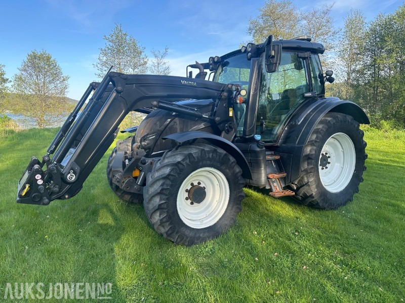 2019 Valtra N174 med frontlaster og mye utstyr - Farm tractor: picture 1 2019 Valtra N174 med frontlaster og mye utstyr - Farm tractor: picture 1