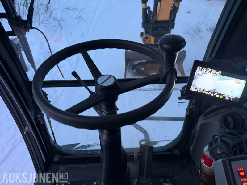 Excavator 2020 Liebherr A914 Litronic med henger – Engcon tiltrotator – 3 skuffer: picture 13