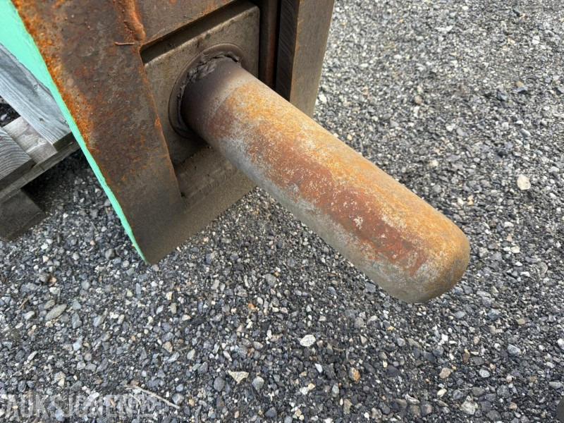 2002 Montabert pigghammer 900 m/S60 feste - Attachment for Construction machinery: picture 3 2002 Montabert pigghammer 900 m/S60 feste - Attachment for Construction machinery: picture 3