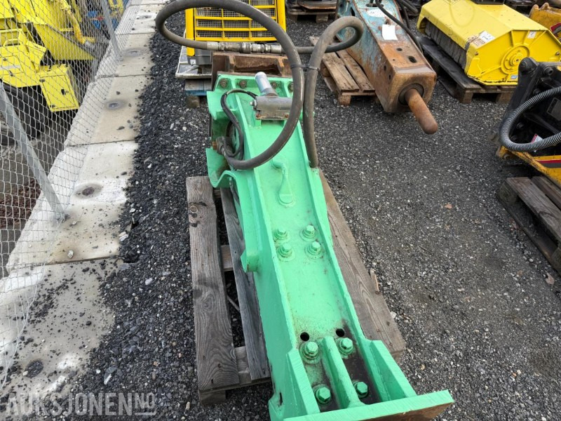 2002 Montabert pigghammer 900 m/S60 feste - Attachment for Construction machinery: picture 2 2002 Montabert pigghammer 900 m/S60 feste - Attachment for Construction machinery: picture 2