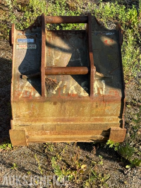 2005 Gjerstad tannskuffe med renskeskjær og S60-feste – ca. 1 m bredde - Attachment for Construction machinery: picture 4 2005 Gjerstad tannskuffe med renskeskjær og S60-feste – ca. 1 m bredde - Attachment for Construction machinery: picture 4