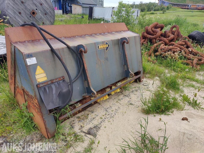 2010 DRIVEX Sandspredeskuffe med BM feste - Attachment for Construction machinery: picture 2 2010 DRIVEX Sandspredeskuffe med BM feste - Attachment for Construction machinery: picture 2