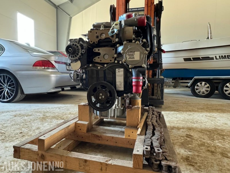 2014 Caterpillar c4.4 Perkins. Ubrukt motor - Attachment for Construction machinery: picture 2 2014 Caterpillar c4.4 Perkins. Ubrukt motor - Attachment for Construction machinery: picture 2
