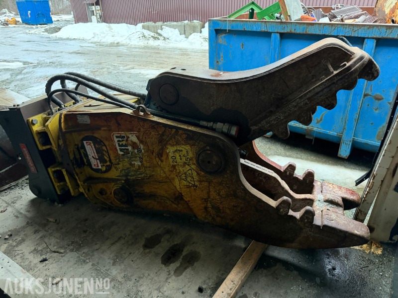 2016 Mantovanibenne RP38-IT3-SS/BRP Rivningssaks / Betongsaks - S80 Oilquick - Attachment for Construction machinery: picture 5 2016 Mantovanibenne RP38-IT3-SS/BRP Rivningssaks / Betongsaks - S80 Oilquick - Attachment for Construction machinery: picture 5