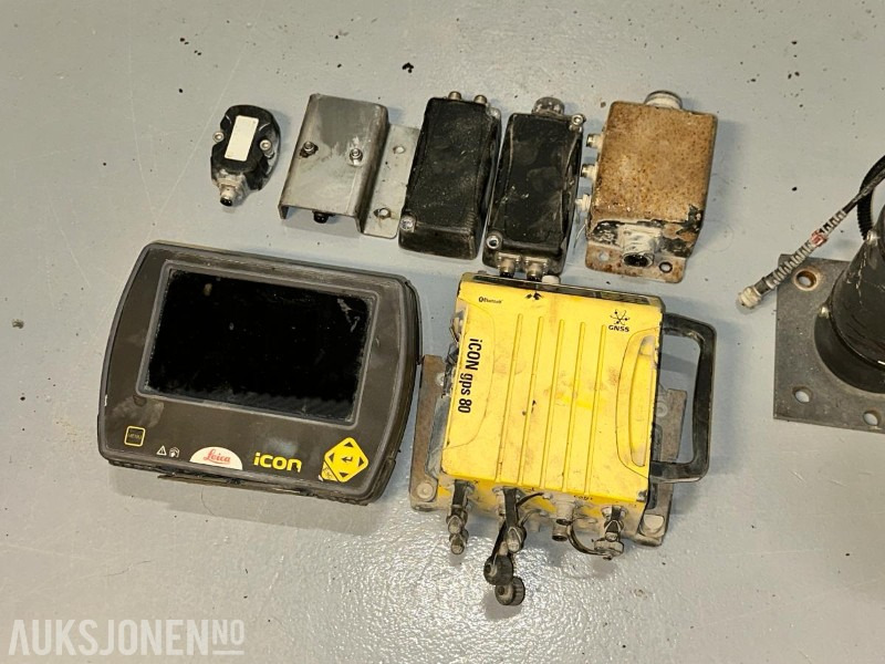 2017 Leica GPS 80 Maskinstyring - komplett system - Attachment for Construction machinery: picture 3 2017 Leica GPS 80 Maskinstyring - komplett system - Attachment for Construction machinery: picture 3
