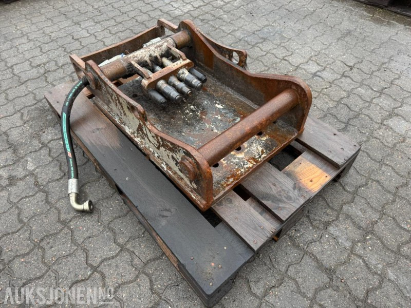 S70 feste med OilQuick - Attachment for Construction machinery: picture 2 S70 feste med OilQuick - Attachment for Construction machinery: picture 2