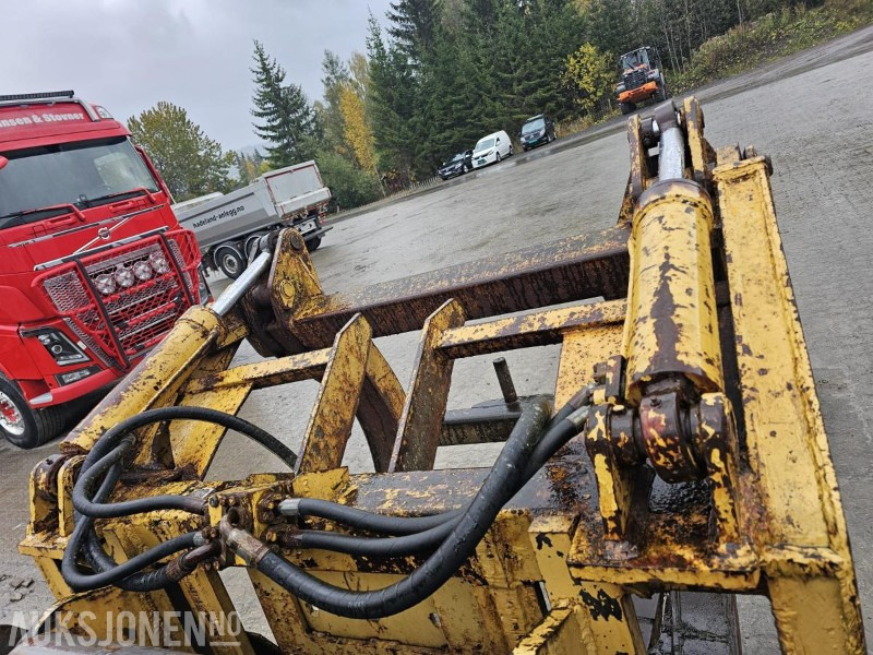 Stor og kraftig tømmerklype Til Hjullaster med Store BM feste (L-60 til L-120) - Attachment for Construction machinery: picture 3 Stor og kraftig tømmerklype Til Hjullaster med Store BM feste (L-60 til L-120) - Attachment for Construction machinery: picture 3