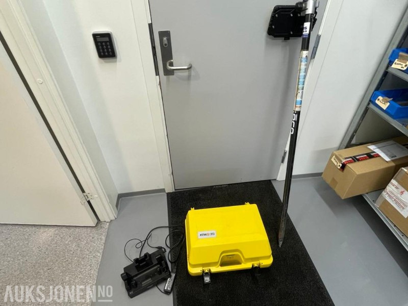 GEOMAX ZENITH40 GNSS SMART ANTENNE MED PANASONIC FELT-PC - Construction equipment: picture 1 GEOMAX ZENITH40 GNSS SMART ANTENNE MED PANASONIC FELT-PC - Construction equipment: picture 1