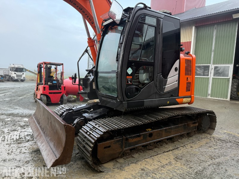 Hitachi ZX135 US-6 EC219, 2 skuffer, sentralsmøring - Excavator: picture 2 Hitachi ZX135 US-6 EC219, 2 skuffer, sentralsmøring - Excavator: picture 2