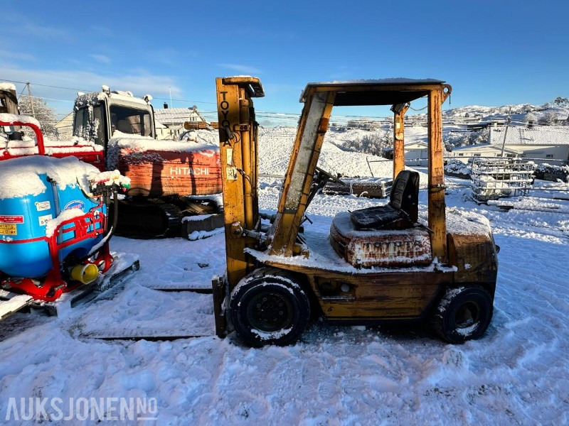 1980 Toyota T2-3F Gaffeltruck - 1,95 tonn, 3000 mm løft, 6886 timer - Material handling equipment: picture 2 1980 Toyota T2-3F Gaffeltruck - 1,95 tonn, 3000 mm løft, 6886 timer - Material handling equipment: picture 2