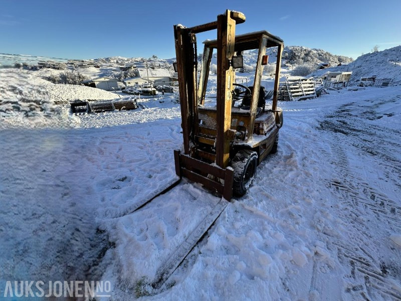 1980 Toyota T2-3F Gaffeltruck - 1,95 tonn, 3000 mm løft, 6886 timer - Material handling equipment: picture 1 1980 Toyota T2-3F Gaffeltruck - 1,95 tonn, 3000 mm løft, 6886 timer - Material handling equipment: picture 1