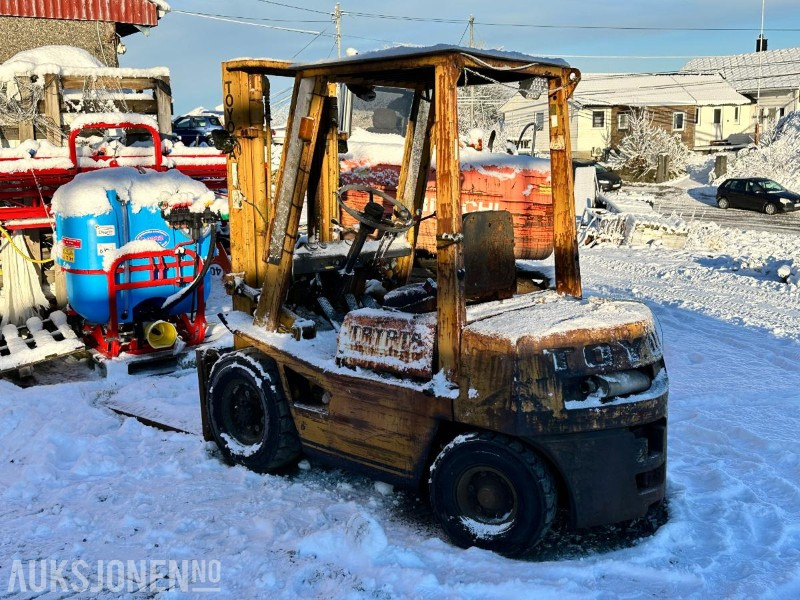 1980 Toyota T2-3F Gaffeltruck - 1,95 tonn, 3000 mm løft, 6886 timer - Material handling equipment: picture 3 1980 Toyota T2-3F Gaffeltruck - 1,95 tonn, 3000 mm løft, 6886 timer - Material handling equipment: picture 3