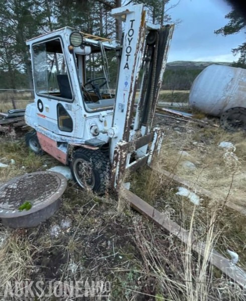 1980 Toyota Truck reparasjonsobjekt - Material handling equipment: picture 5 1980 Toyota Truck reparasjonsobjekt - Material handling equipment: picture 5