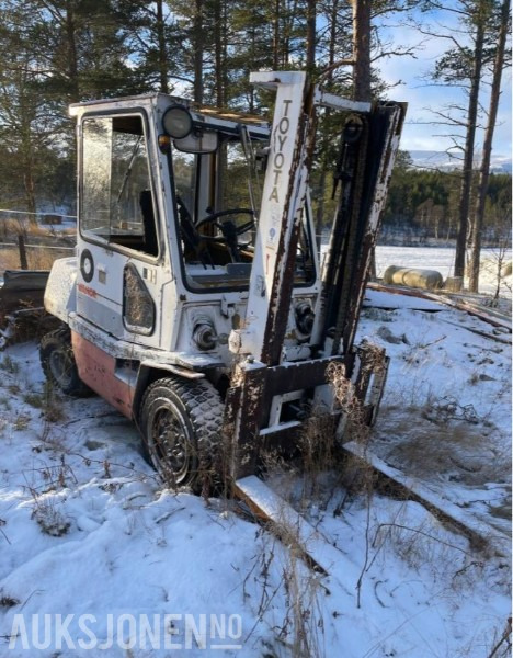 1980 Toyota Truck reparasjonsobjekt - Material handling equipment: picture 1 1980 Toyota Truck reparasjonsobjekt - Material handling equipment: picture 1