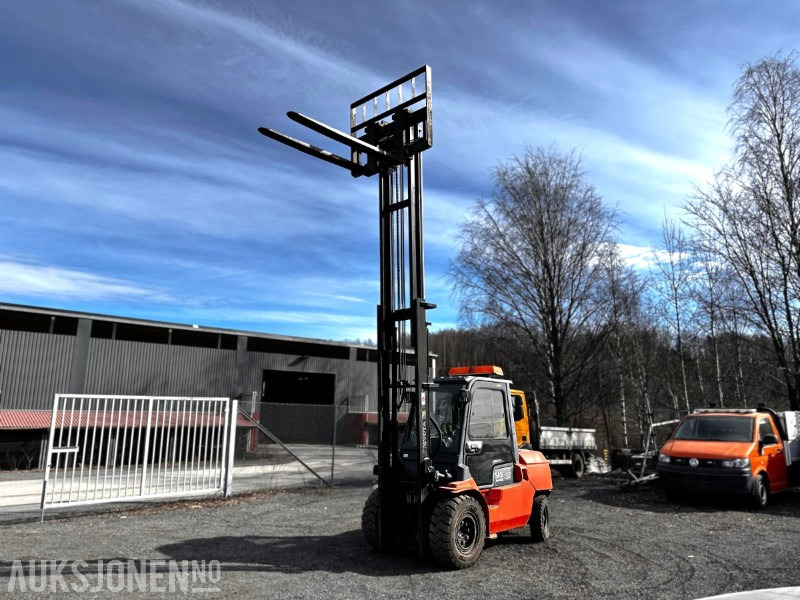 2000 Toyota 42-7FD40 dieseldrevet gaffeltruck - Material handling equipment: picture 1 2000 Toyota 42-7FD40 dieseldrevet gaffeltruck - Material handling equipment: picture 1