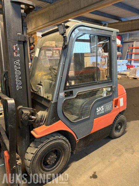 2000 Toyota 62-7FDF25 Gaffeltruck - Material handling equipment: picture 5 2000 Toyota 62-7FDF25 Gaffeltruck - Material handling equipment: picture 5