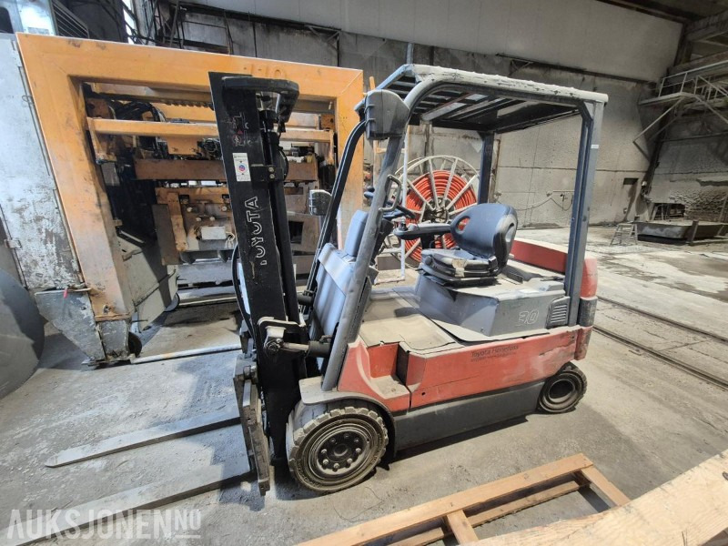 2004 Toyota 7FBMF30, elektrisk gaffeltruck, repobjekt - Material handling equipment: picture 2 2004 Toyota 7FBMF30, elektrisk gaffeltruck, repobjekt - Material handling equipment: picture 2