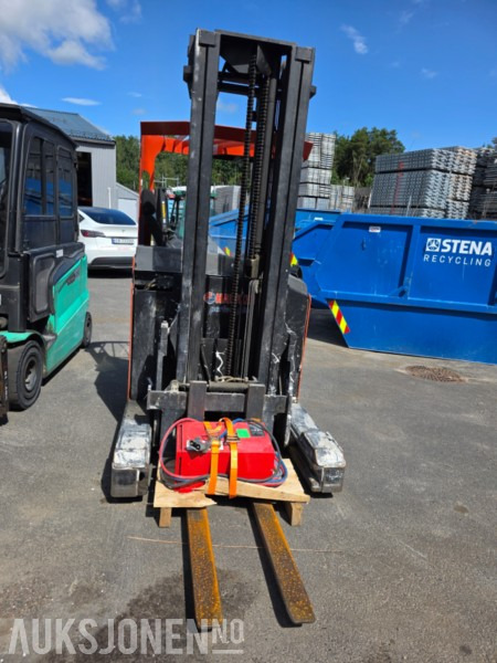 2008 BT RR B2 reach/støttebein truck - Material handling equipment: picture 3 2008 BT RR B2 reach/støttebein truck - Material handling equipment: picture 3