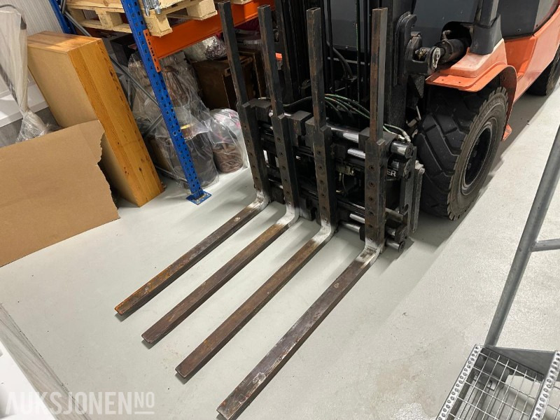 2008 Toyota 7FD40 gaffeltruck m/ Meyer gaffelspreder – 4,5 tonn kapasitet - Material handling equipment: picture 4 2008 Toyota 7FD40 gaffeltruck m/ Meyer gaffelspreder – 4,5 tonn kapasitet - Material handling equipment: picture 4