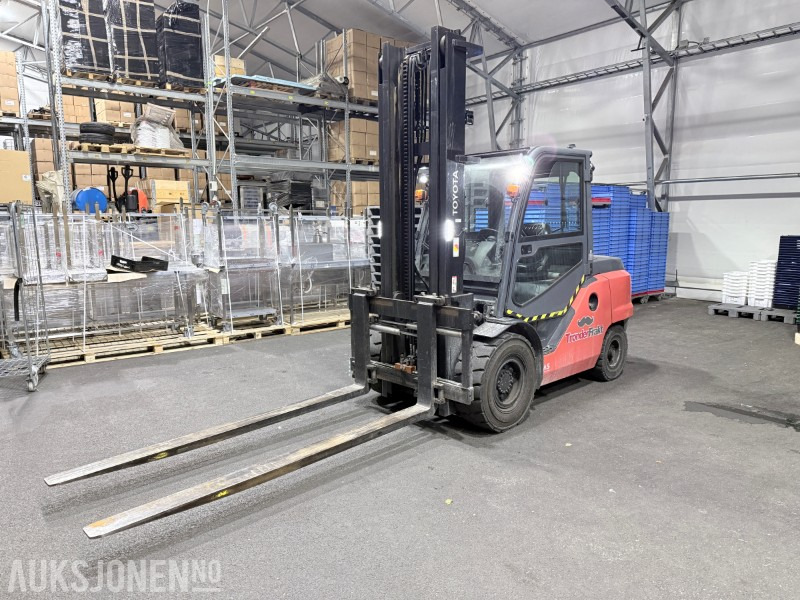 2017 Toyota 40-8FD50N - 5 tonnstruck - Kun 3080t! - Material handling equipment: picture 1 2017 Toyota 40-8FD50N - 5 tonnstruck - Kun 3080t! - Material handling equipment: picture 1