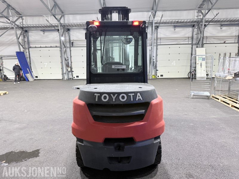 2017 Toyota 40-8FD50N - 5 tonnstruck - Kun 3080t! - Material handling equipment: picture 5 2017 Toyota 40-8FD50N - 5 tonnstruck - Kun 3080t! - Material handling equipment: picture 5