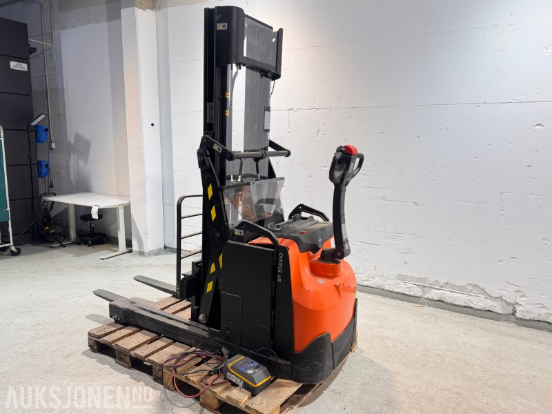 2019 Toyota SWE120XR stablertruck med defekt batteri - Material handling equipment: picture 3 2019 Toyota SWE120XR stablertruck med defekt batteri - Material handling equipment: picture 3