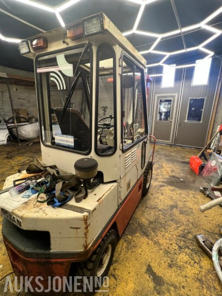 Nissan Gaffeltruck EH02A25U - Material handling equipment: picture 3 Nissan Gaffeltruck EH02A25U - Material handling equipment: picture 3