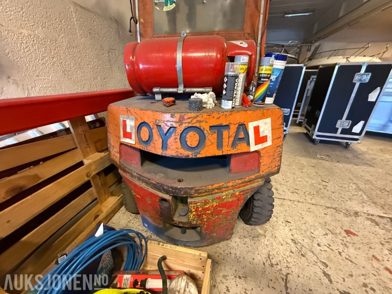 Toyota propangaffeltruck/Repobjekt - Material handling equipment: picture 5 Toyota propangaffeltruck/Repobjekt - Material handling equipment: picture 5