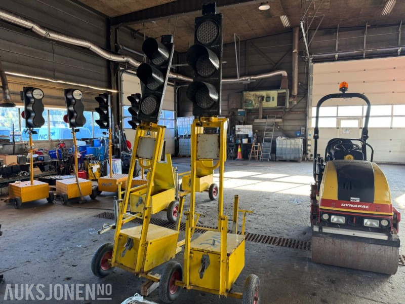 Construction equipment Sett med trafikklys med scanner: picture 1